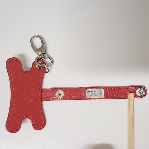 Levenger Red Leather Pocquettes Cable/Cord Clip-on Holder - Picture 9 of 14